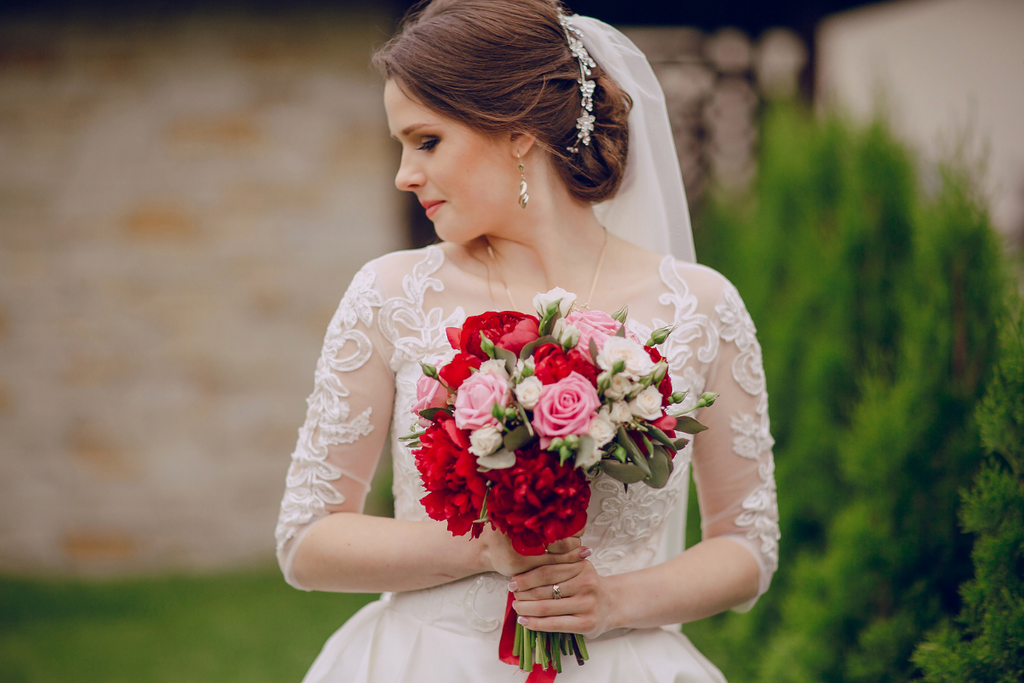 Poses for Solo Bridal Photos: Capturing Elegance and Beauty