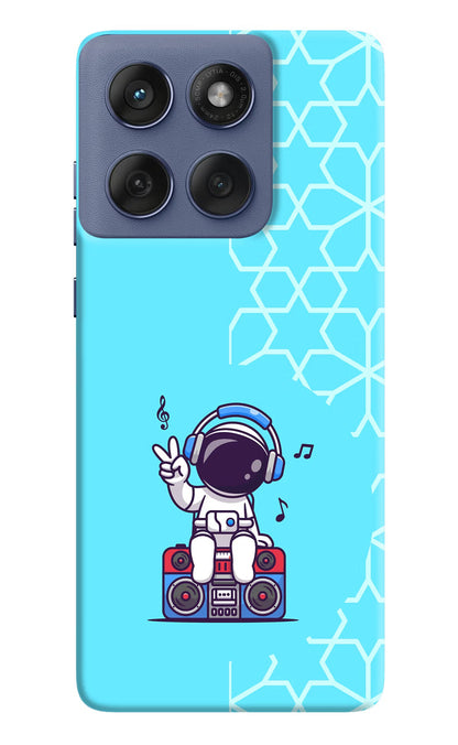 Cute Astronaut Chilling Moto Edge 60 Fusion Back Cover