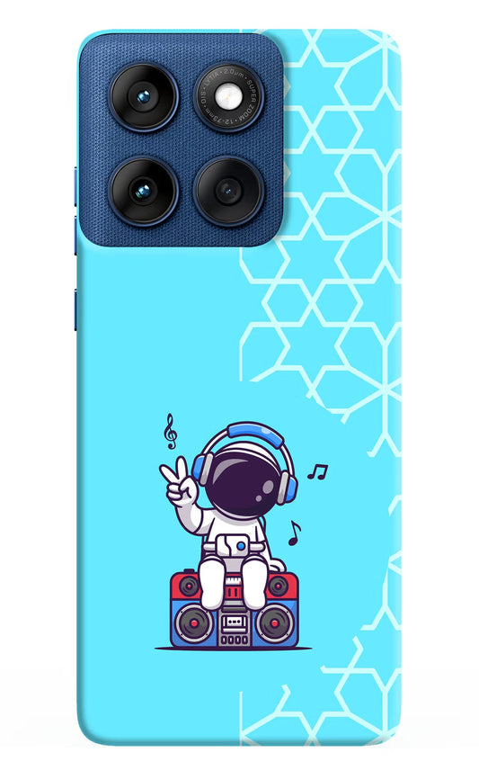 Cute Astronaut Chilling Moto Edge 60 Back Cover