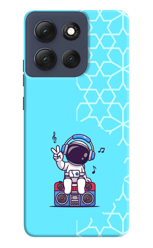 Cute Astronaut Chilling Moto G86 Power Back Cover