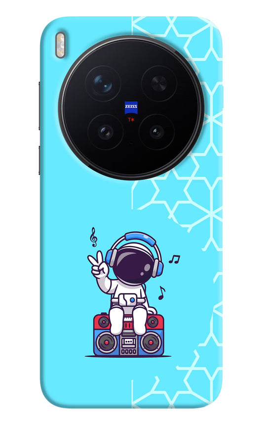 Cute Astronaut Chilling Vivo X300 Pro Back Cover