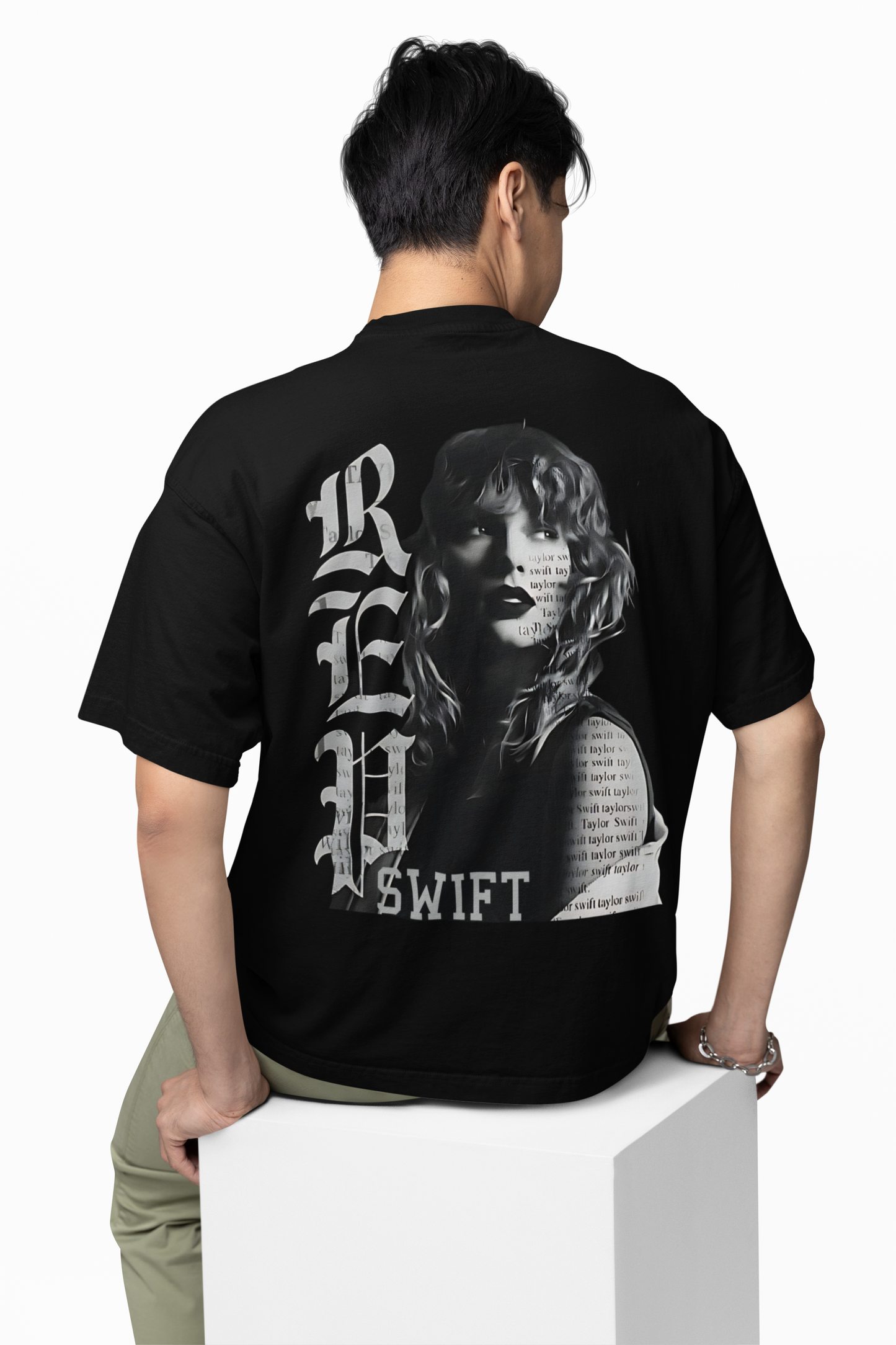 Swift in Shadows Oversized T-Shirt Bold Dark Streetwear Tee