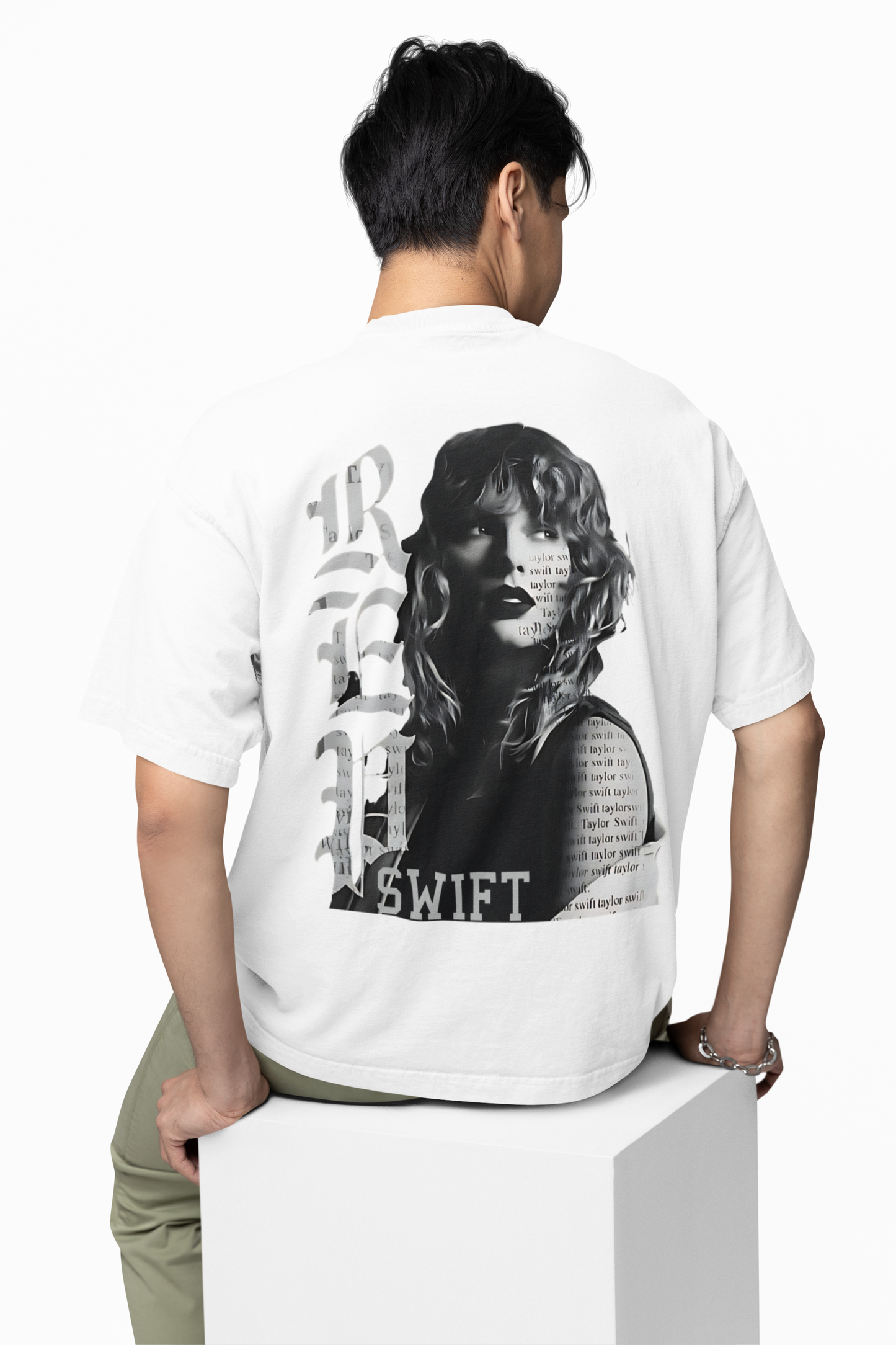 Swift in Shadows Oversized T-Shirt Bold Dark Streetwear Tee
