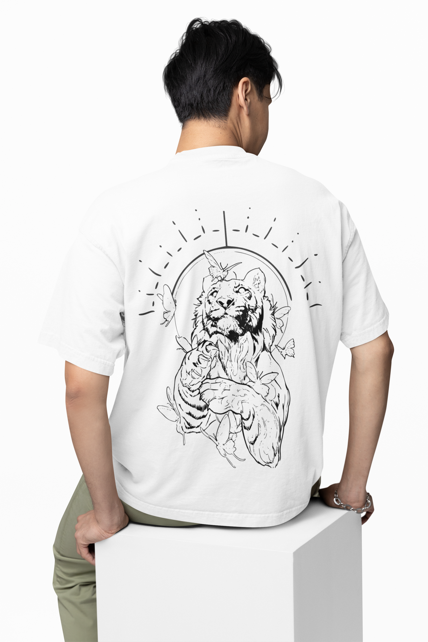 Lion Roaring Oversized T-Shirt – Bold & Fierce Streetwear